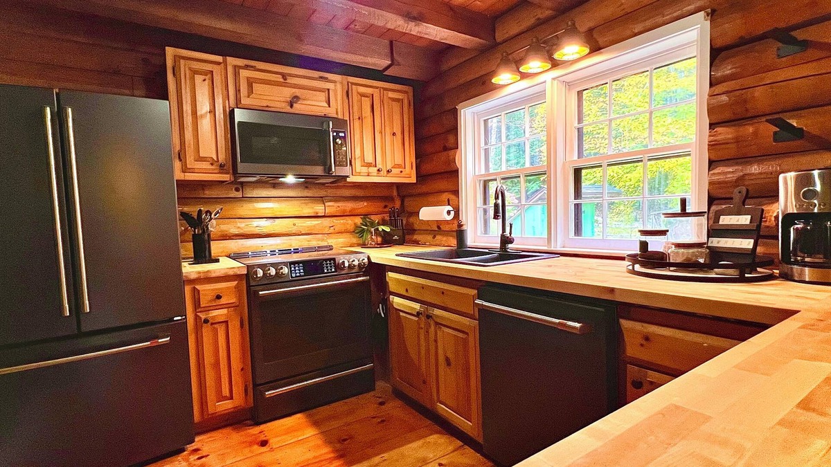 Campton Cabin | Luxe Log Cabin Under the Stars