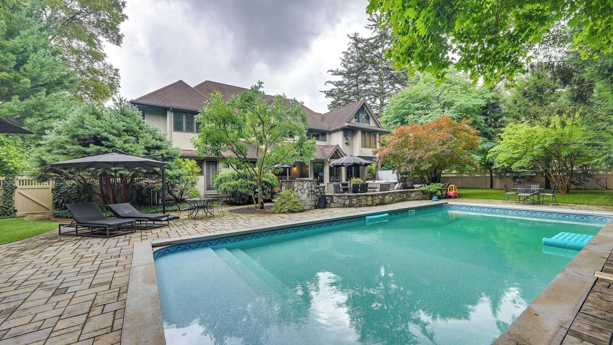 Longmeadow House | Luxe Longmeadow Estate w/Private Hot Tub