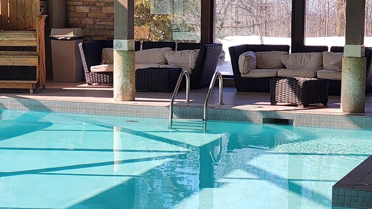 Oro-Medonte Resort | Luxe Mode One Bedroom Unit with Jacuzzi