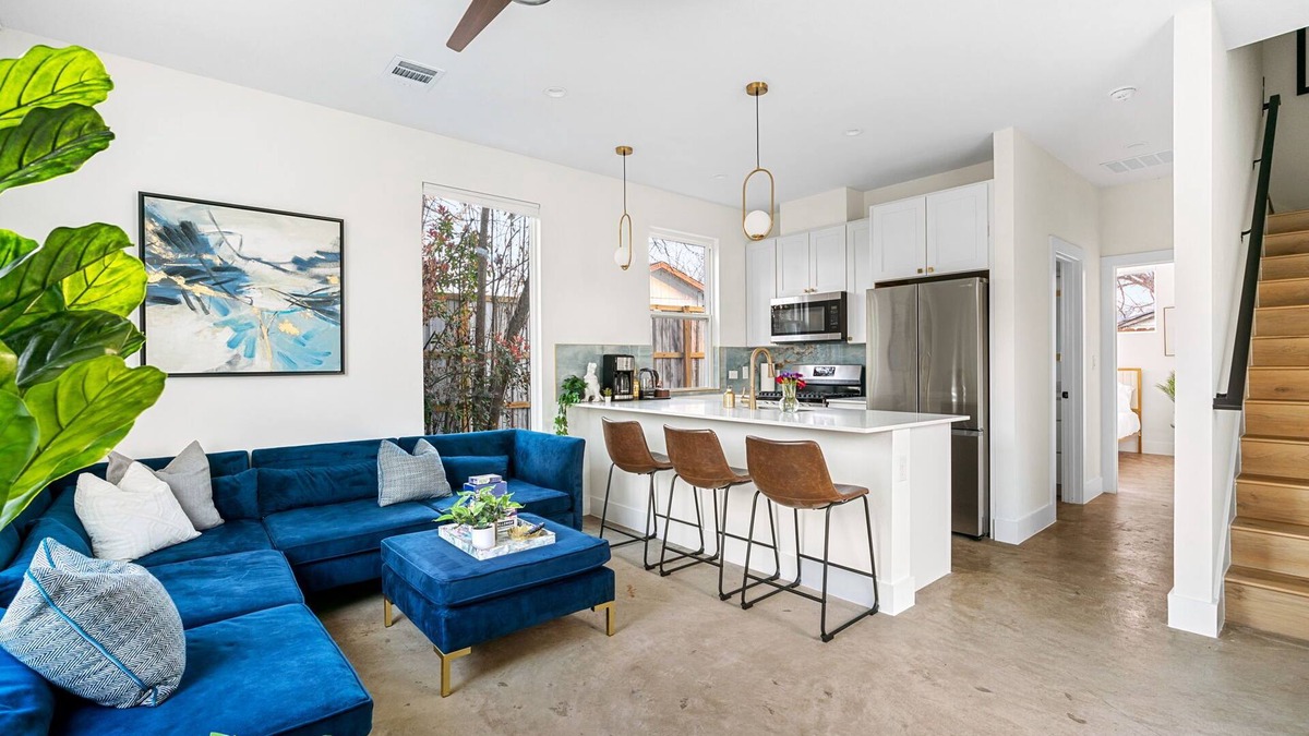 Govalle House | Luxe Modern Retreat in East Austin