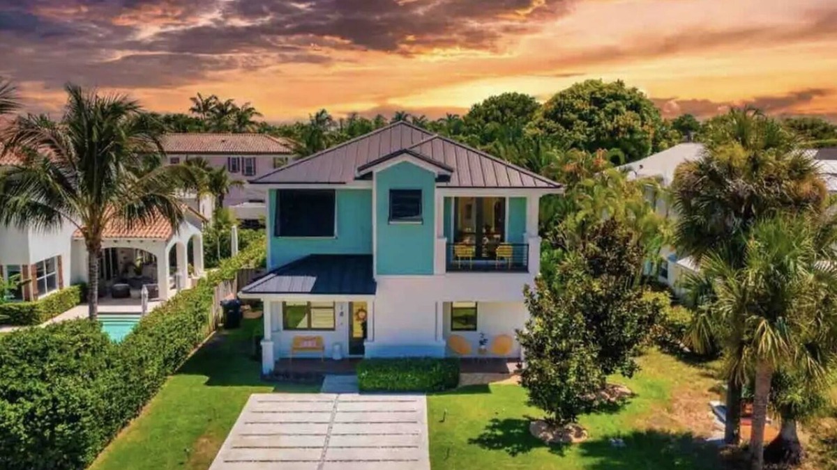 Lake Ida Shores House | Luxe Modern Villa 4 Bedroom Ensuites/Walk Downtown
