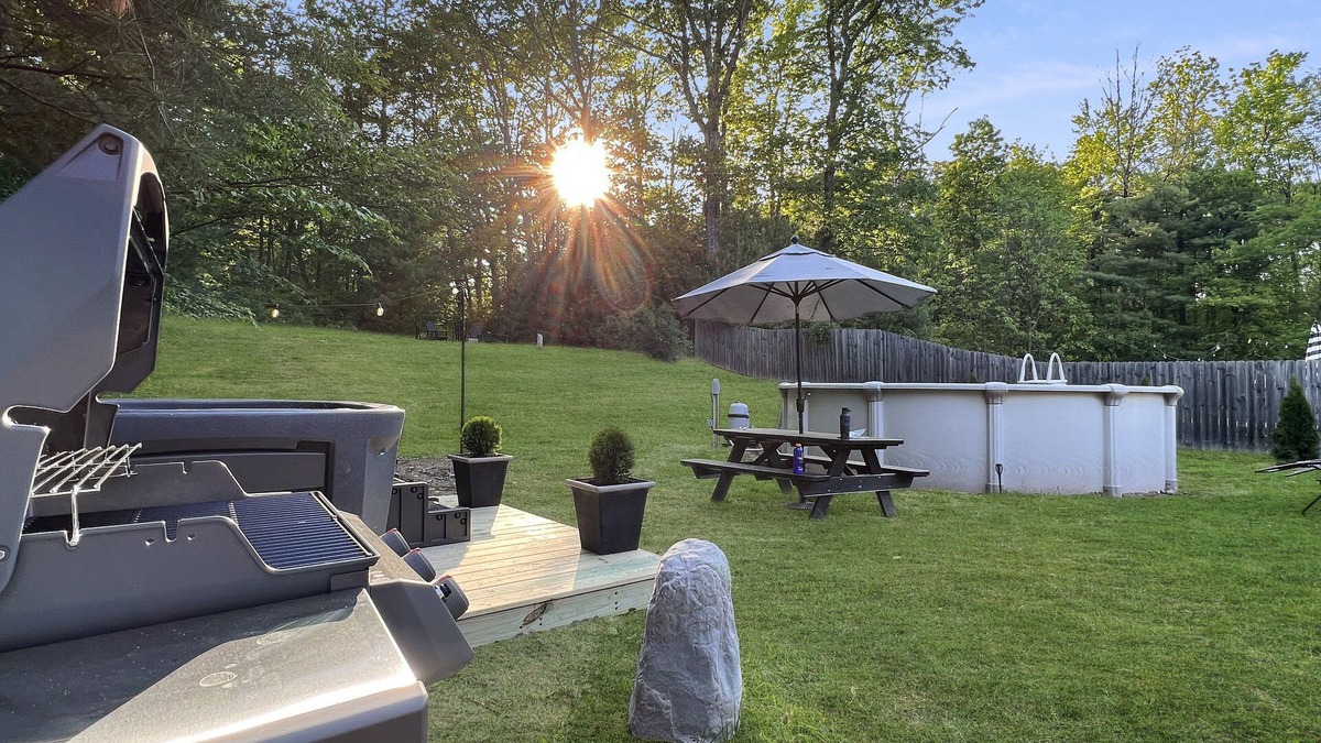 Kerhonkson Villa | Luxe Mountain Getaway Fire Pit Arcade Hot Tub Pool