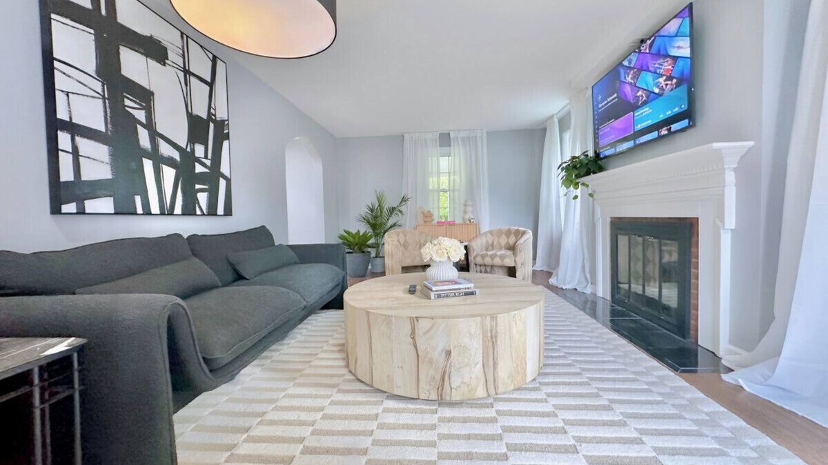 Mount Lebanon House | Luxe Mt. Lebanon Home | Sleeps 6 | Central