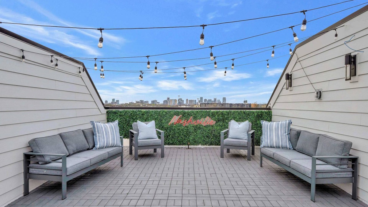 Hurwood Heights House | Luxe Music City Show House! Walk to Geodis Park!