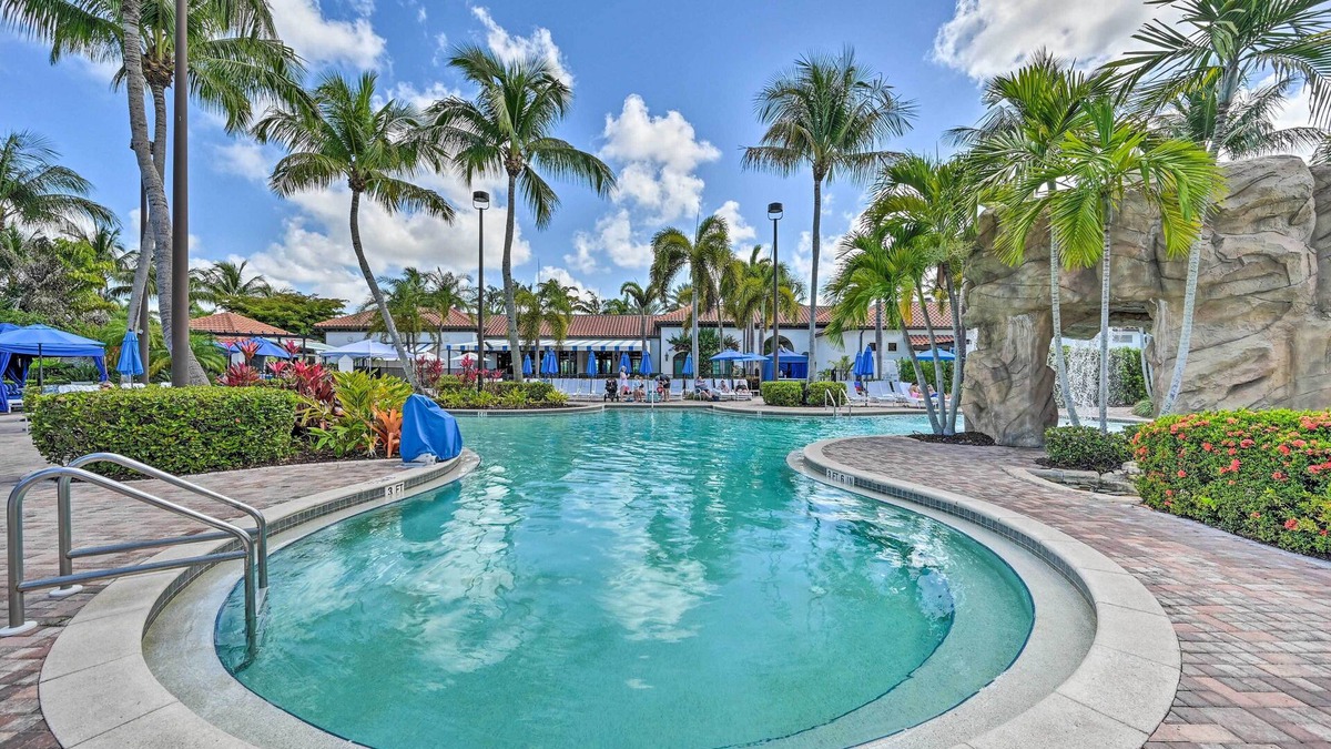Royal Harbor Condo | Luxe Naples Bay Resort Condo: Near Fifth Ave!