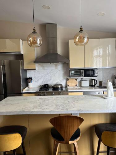 Chinatown Hotel | LUXE NYC Duplex Suite