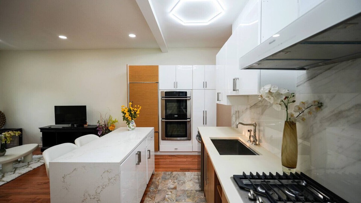 West New York Apartment | Luxe NYC View Mansion | 6BR 4BA + Balcony + Garage