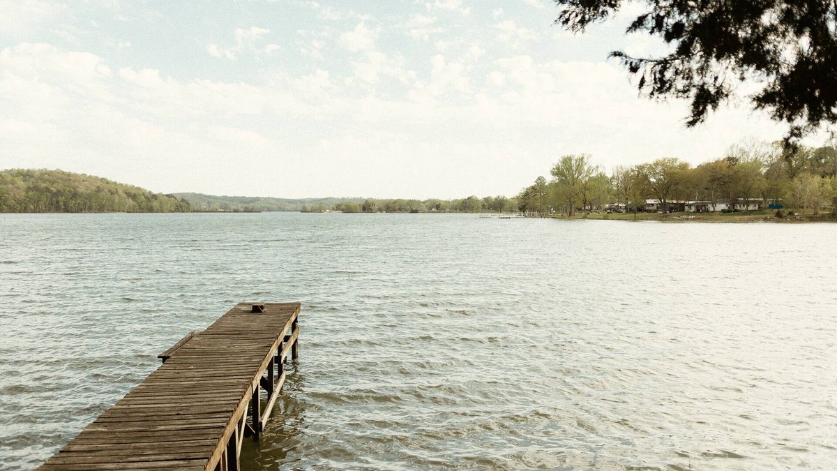 Waterloo Cabin | Luxe Pickwick Cabin: Exclusive Waterfront, 3+ Private Acres & Custom Interiors