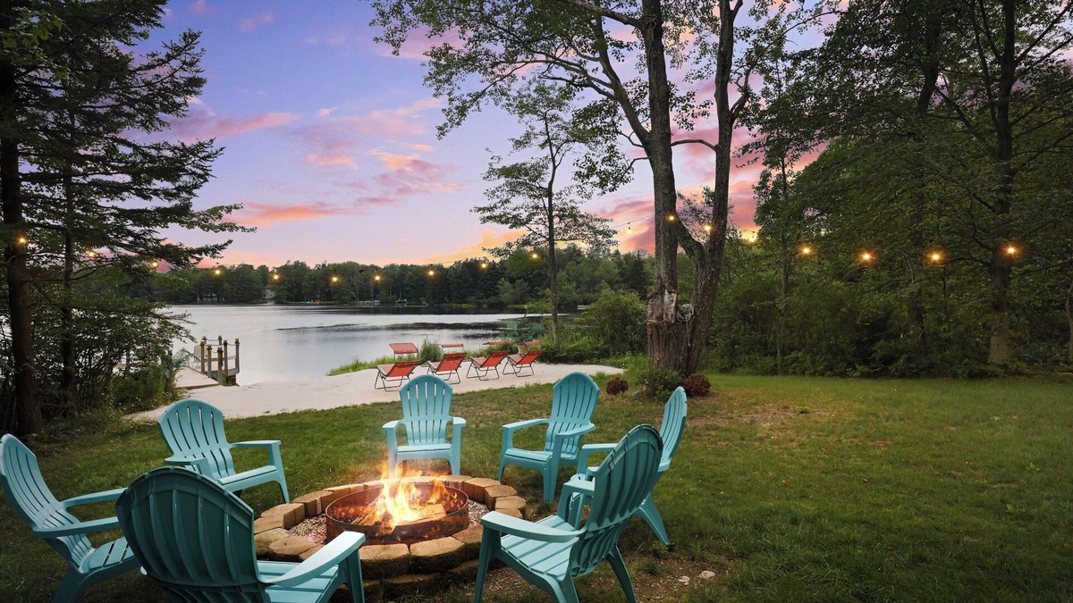 Pocono Summit House | Luxe Poconos Lake House w/Private Beach