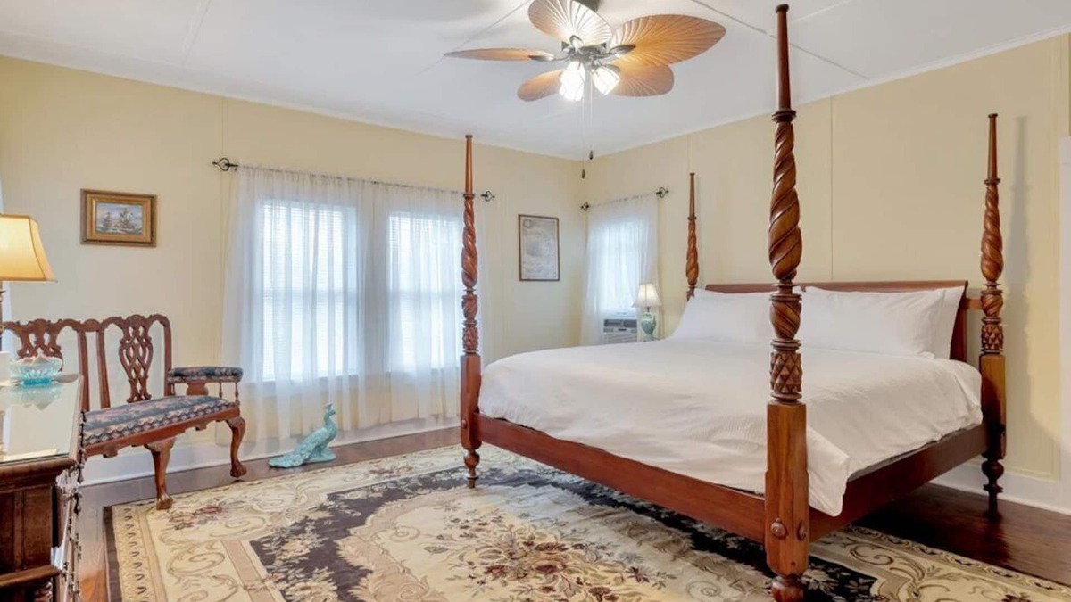 Hemphill House | Luxe Private Room in Historic Home Near Lake!