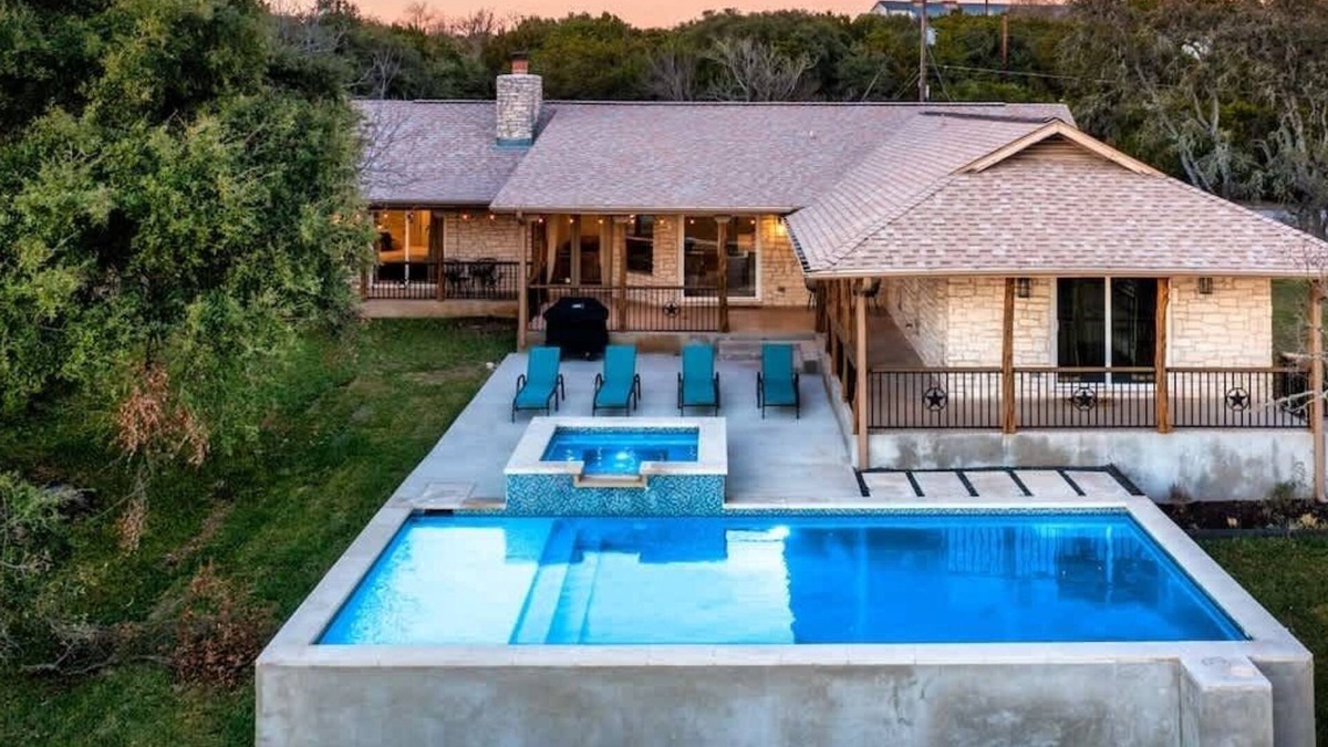 West Oak Hill House | Luxe Ranch Life-Heated Pool-Spa. 10 Min Downtown!