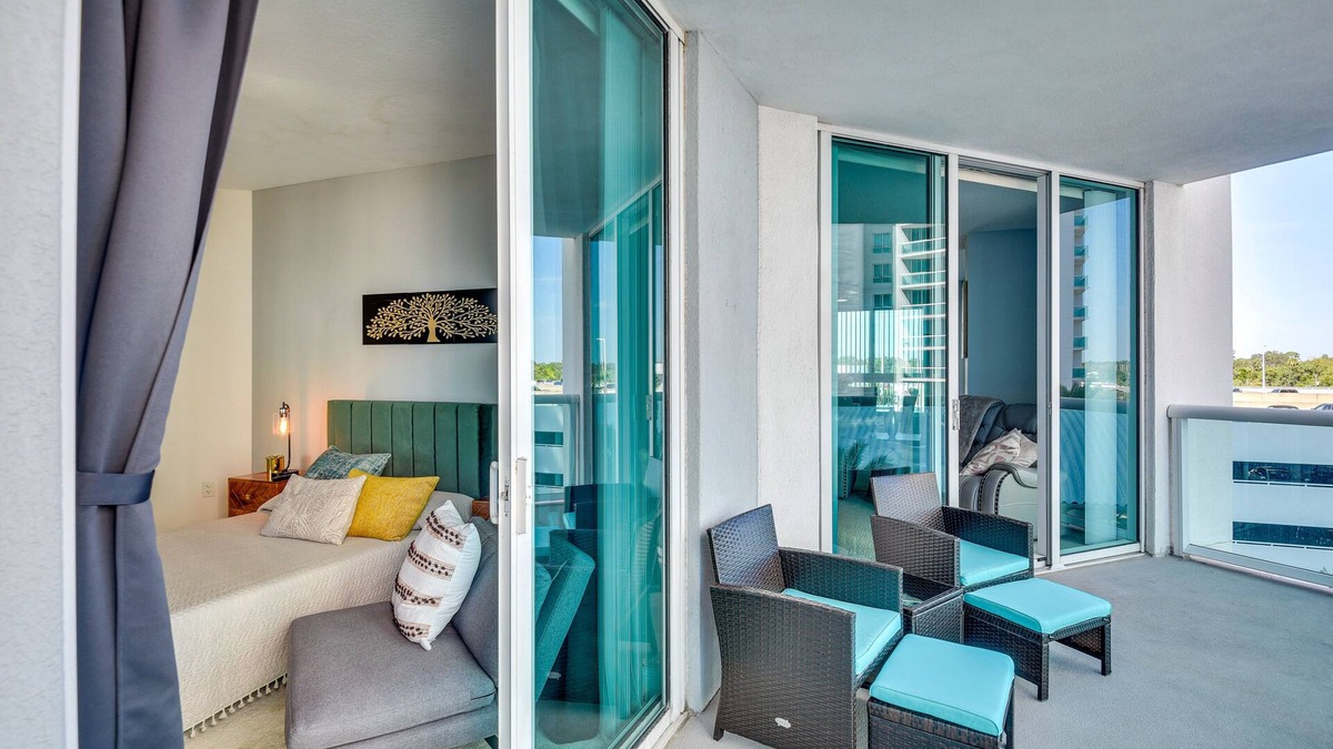 Kingston Condo | Luxe Resort Condo - 2 Mi to Daytona Beach!
