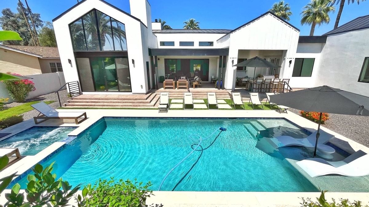 Arts District House | +LUXE Retreat just steps from Old Town Scottsdale! Pool, Spa, Outdoor Oasis +