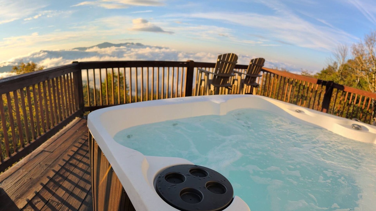 Banner Elk Cabin | Luxe | Ski-In/Out | Hot Tub | Panoramic Views | Sleeps 10 | Beech Mtn
