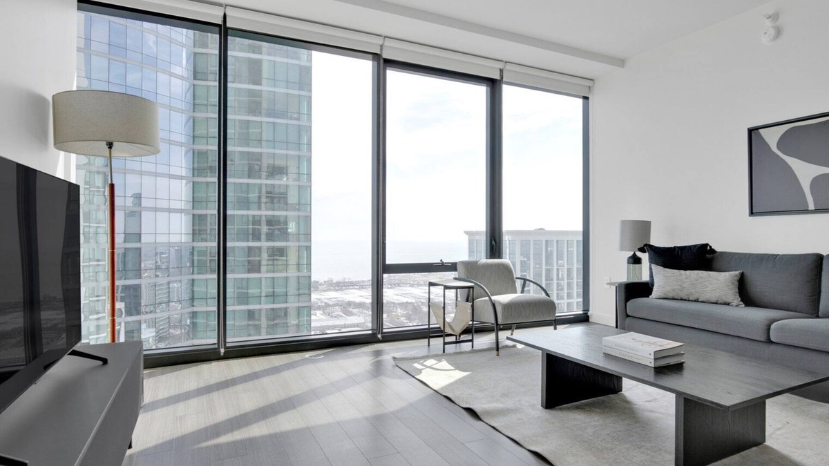 South Loop Apartment | Luxe South Loop 2BR w/Spa, Pool & Gym next to Grant Park, by Blueground