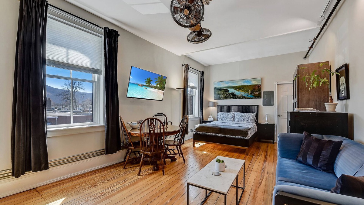 Beacon Apartment | Luxe Studio 4 On Main Street -Luxury Steam Shower, Views! Kitchen, Washer/Dryer