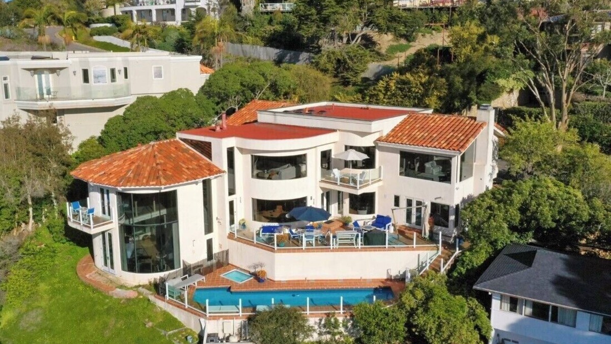 Country Club House | Luxe Sunset Villa w/Oceanview, Pool & Hot Tub, Terrace & Art Studio in La Jolla