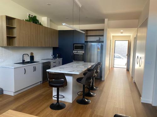 Kings Meadows Apartment | Luxe & Superior 2BR Villas Patio Free Parking & Wifi