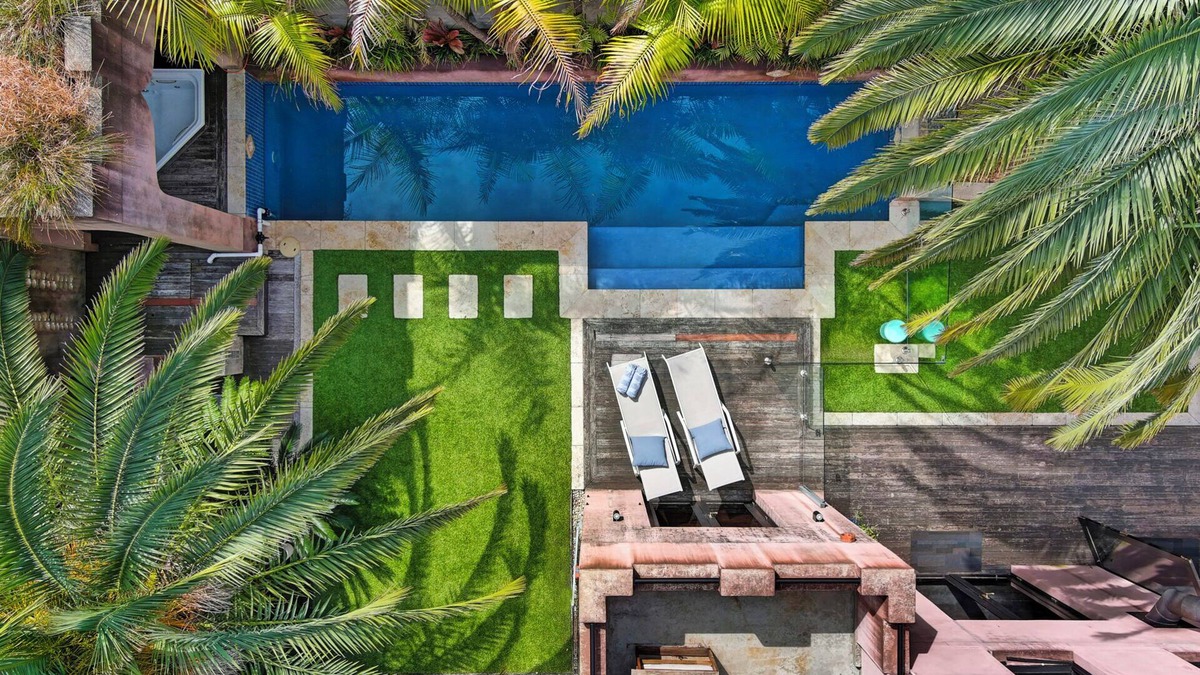 Thirroul House | LUXE THIRROUL RESORT HOME, POOL, SPA, HOME THEATER ROOM SLEEPS 12