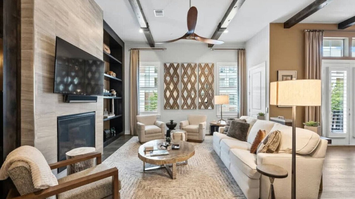 Riverside House | Luxe Townhome | 4bd 5ba Elevator | 1 mile from DT