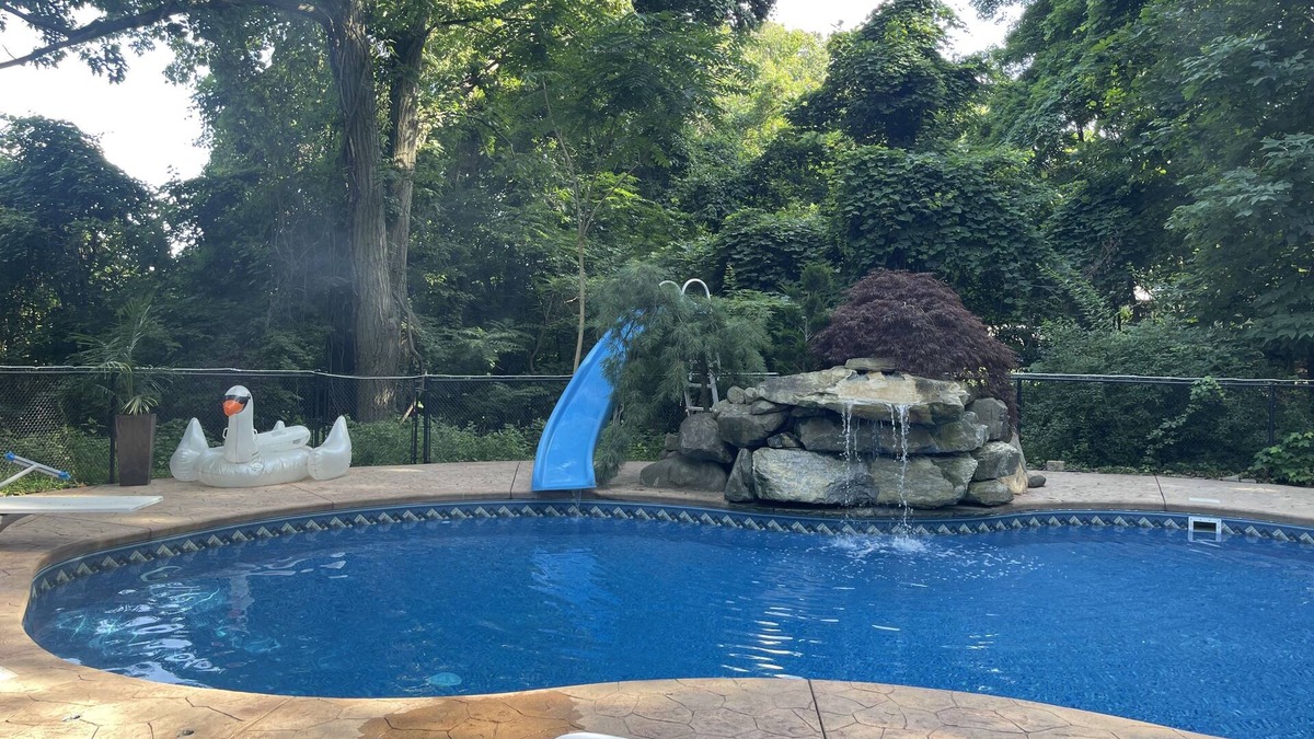 Mahwah House | Luxe Villa Private Heated Pool HotTub 30 Min to NYCn