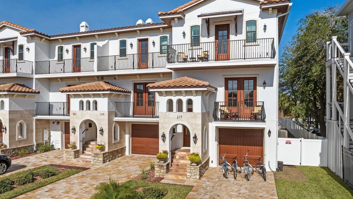 Jacksonville House | Luxe Villa Steps From Ocean w/Bikes + Game Room