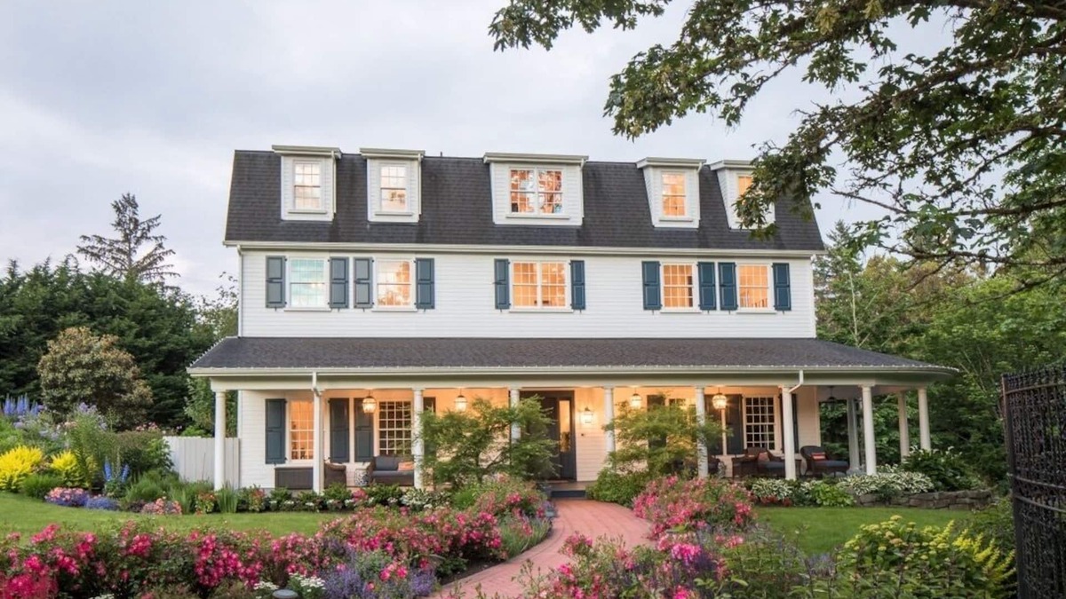 Olympia House | Luxe Waterfront estate on Puget Sound