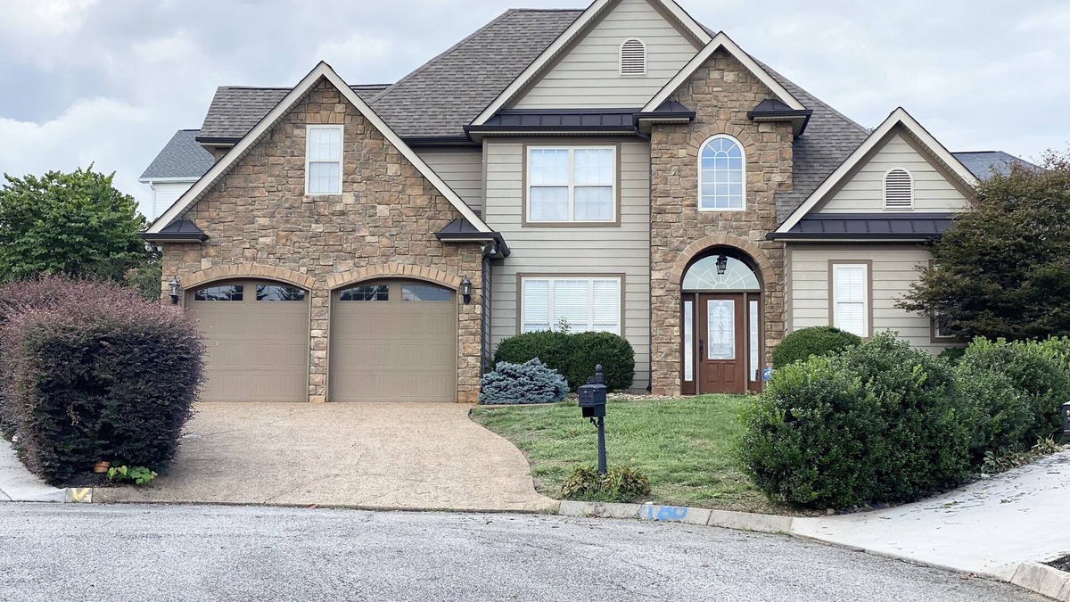 Ashley Oaks House | Luxe West Knoxville Home- Easy access to Downtown, UT, Airport and Oak Ridge