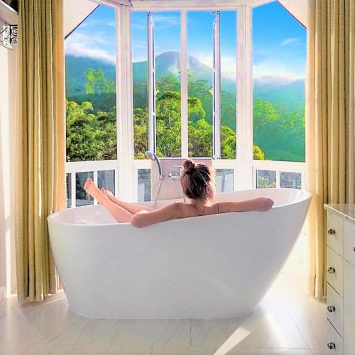 Nuwara Eliya Villa | Luxe Wilderness - Private Villas, Free Breakfast, 2km from City Centre