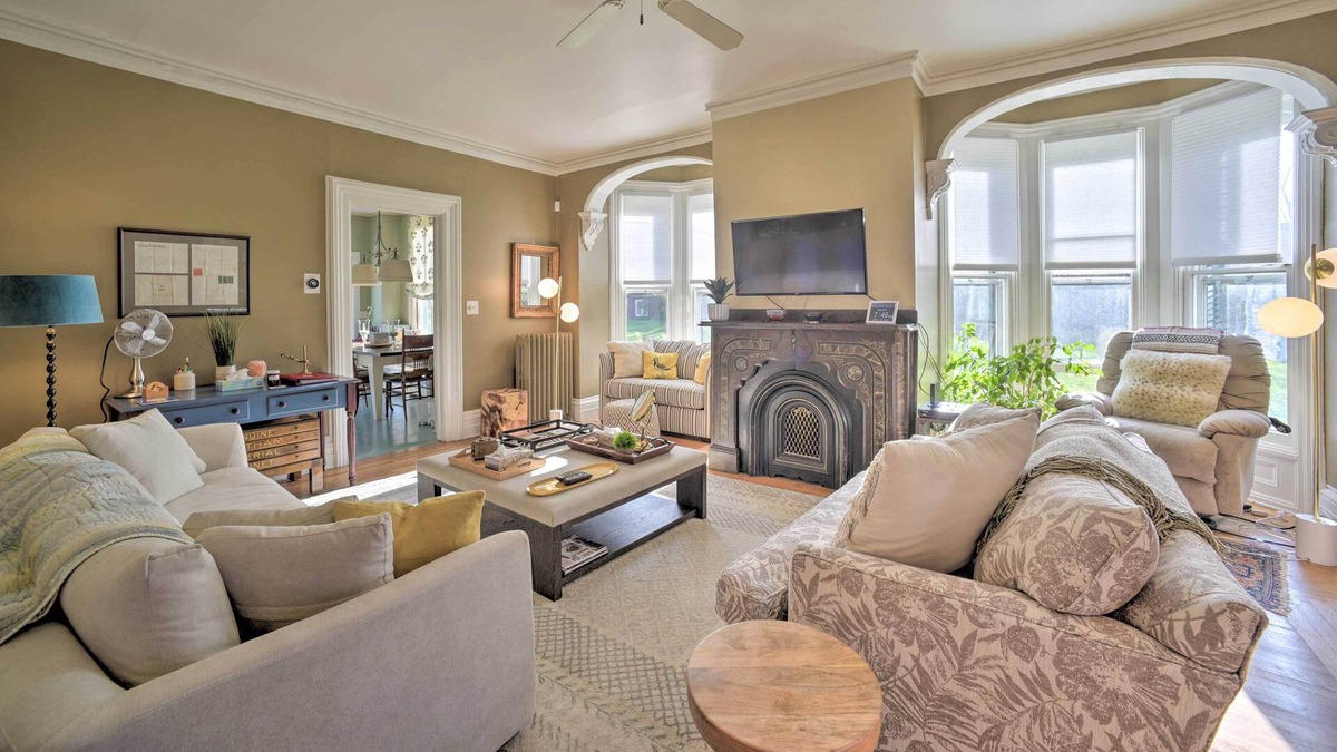 Germantown House | Luxe 'Windmill Farms' w/ Hot Tub & Fire Pit!