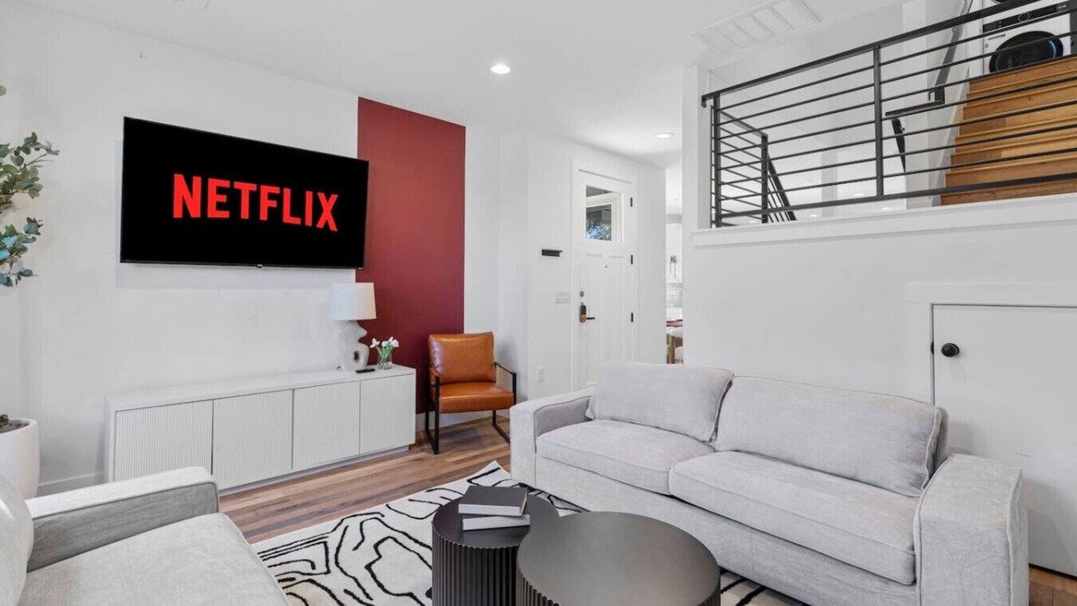 University Hills and Windsor Park House | Luxe Windsor Park Home | Close to F1, ACL + More!