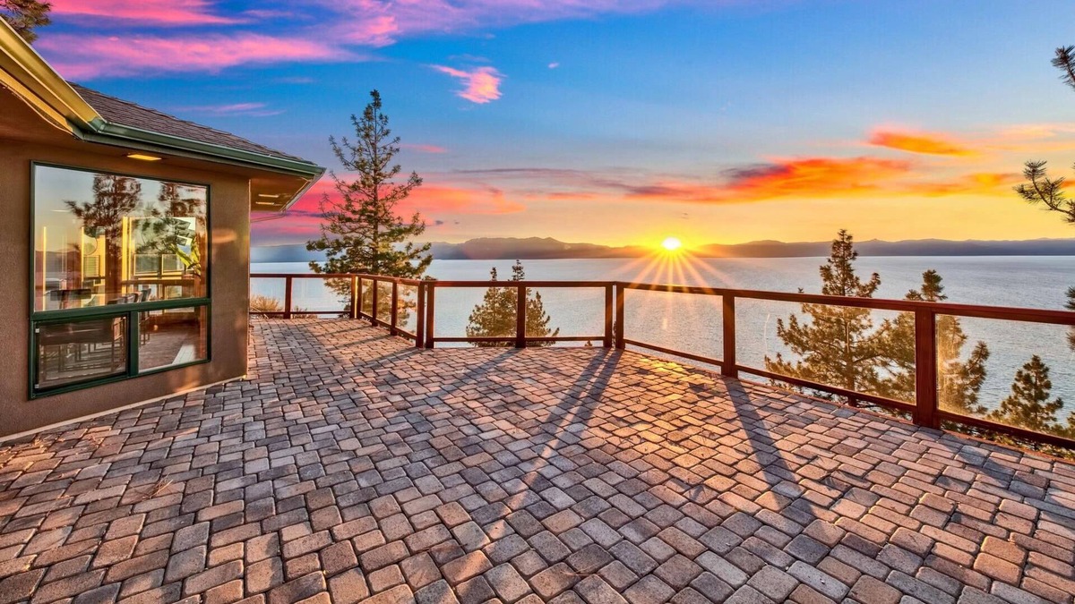 Lincoln Park House | Luxe3 historic harrahs 5 diamond 280 degree luxury lake tahoe08402215