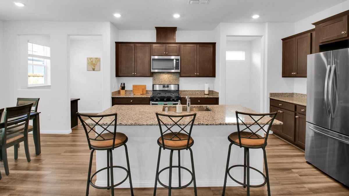 Brentwood House | LuxeAM4: Modern, Sleek 4BR, Brand New & Stylish