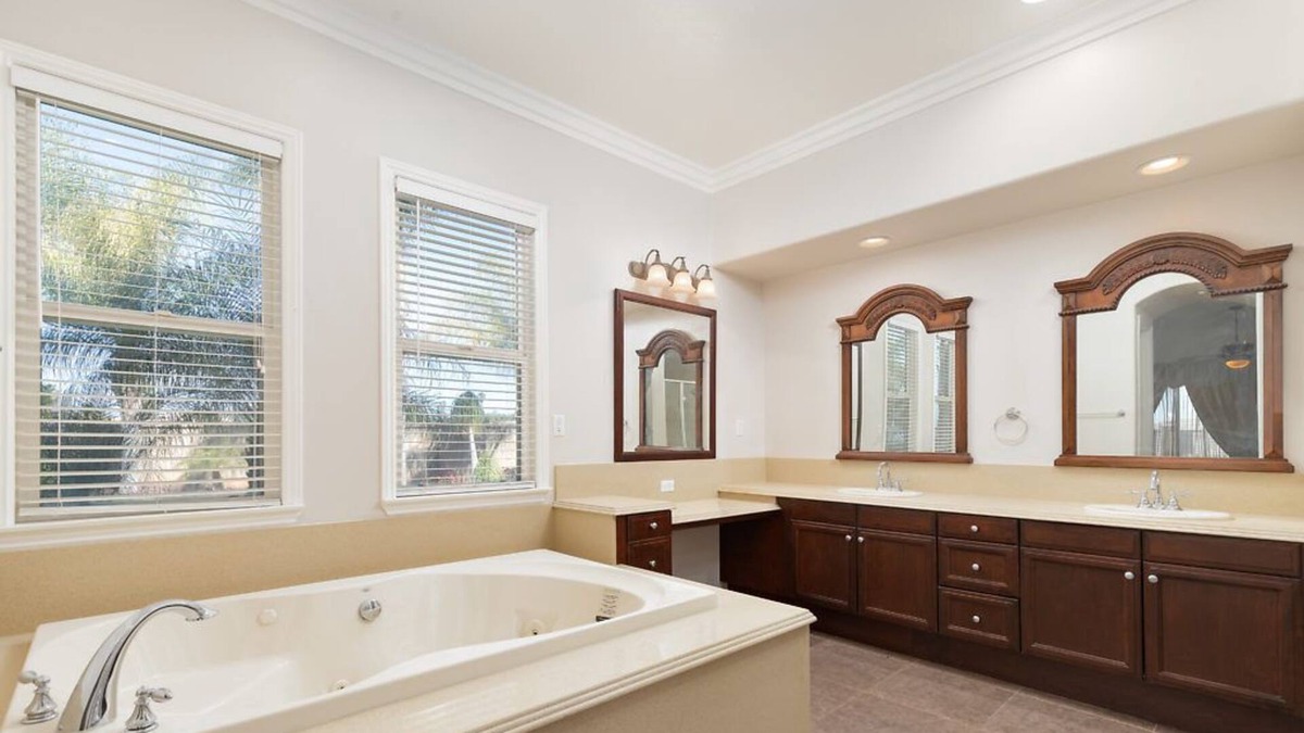 Alessandro Heights House | LuxHome Suite C: The luxurious Presidential Suite in a multi-unit-mansion