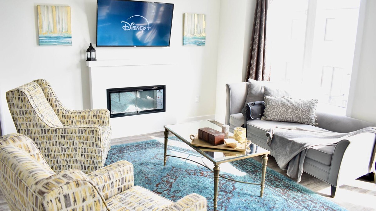 Oakville House | Luxirous 4 bedroom house plus office room in heart of Oakville