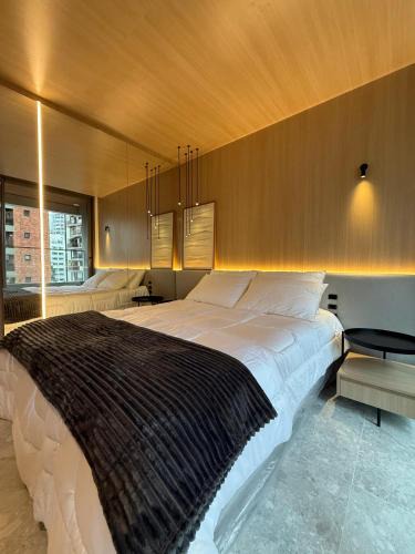 Itaim Bibi Apartment | Luxo na rua mais icônica do Itaim Bibi