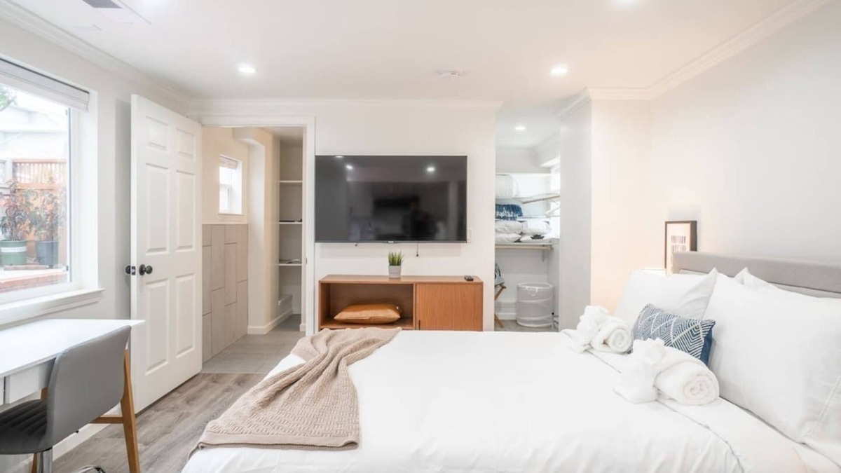 Westlake Apartment | Luxo Stays |Modern Studio| Near SFO, Westlake BART