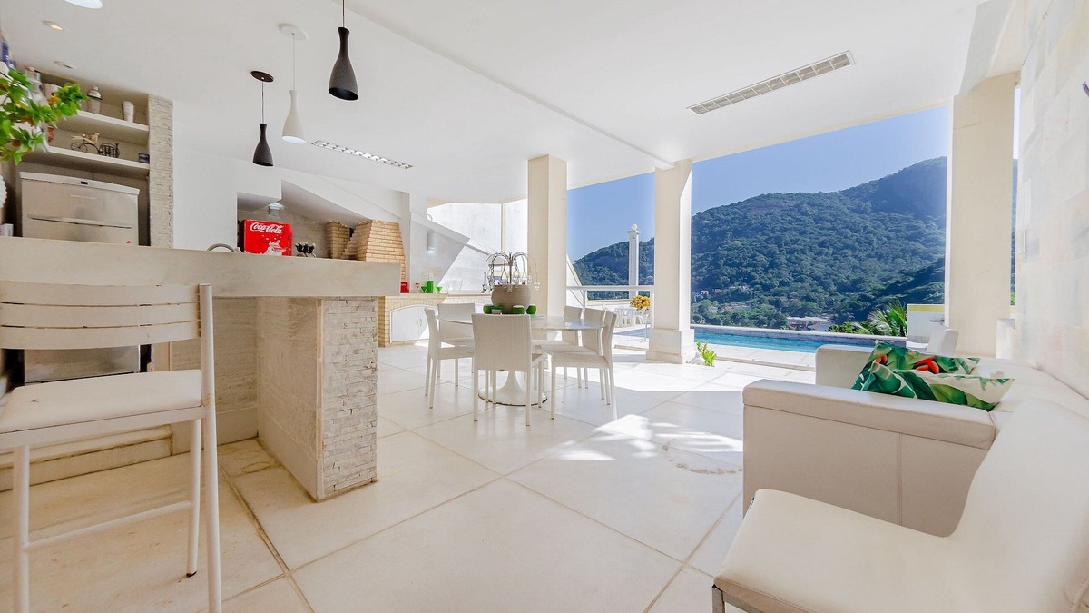 Joatinga House | LUXOBRASIL #RJ73 Mansion Joá 04 Suites View Pedra da Gávea Vacation Rentals