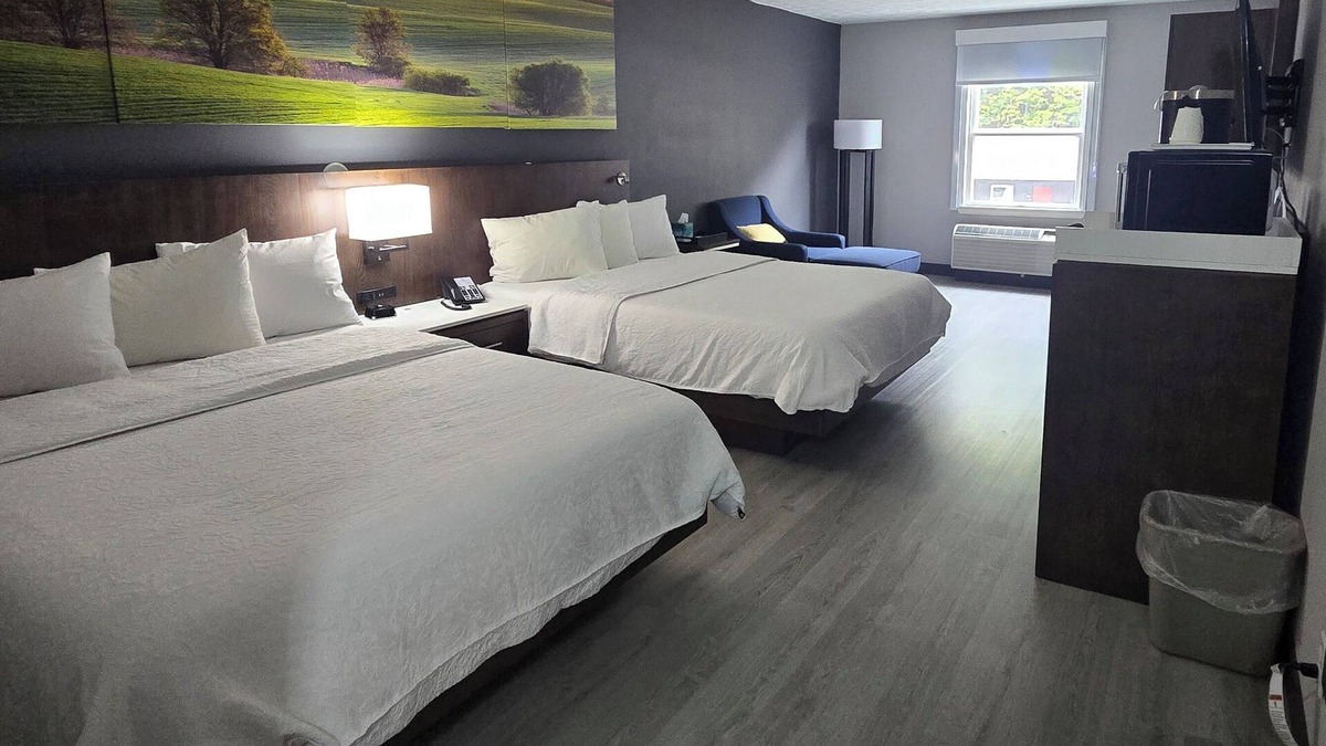 Leadsville Hotel | Luxor Inn & Suites, a Travelodge by Wyndham