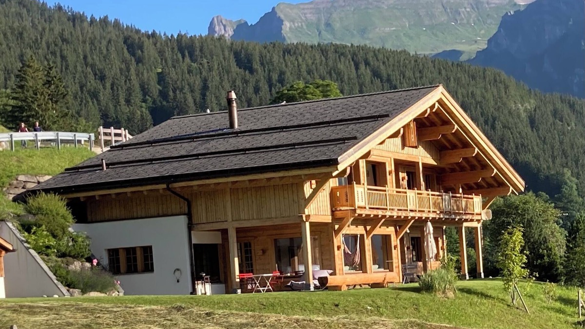 Grindelwald Ski Chalet | Luxuary Chalet at the bottom of the Eiger in Grindelwald with amazing views !
