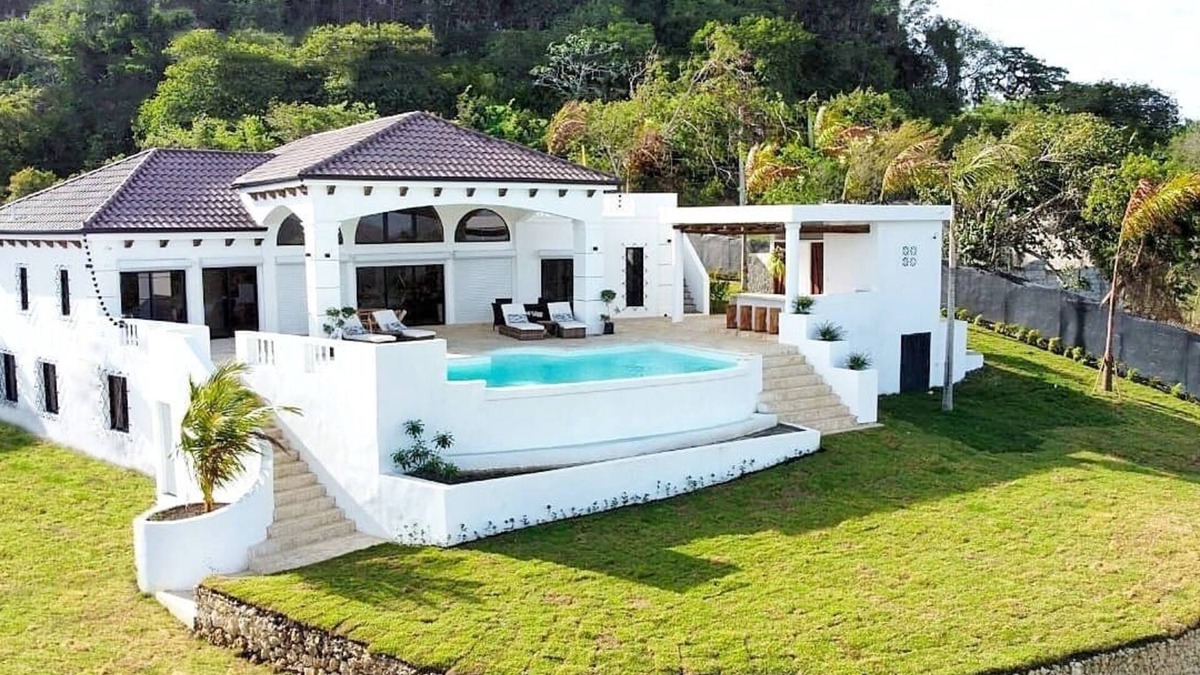 Saint-Rosaire Villa | Luxueuse Villa Privée Avec vue Panoramique et Piscine Infinie
