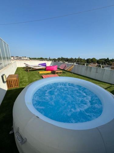Croix-d'Argent Apartment | Luxueux 5 pc, Jacuzzi, rooftop, terrasse, clim