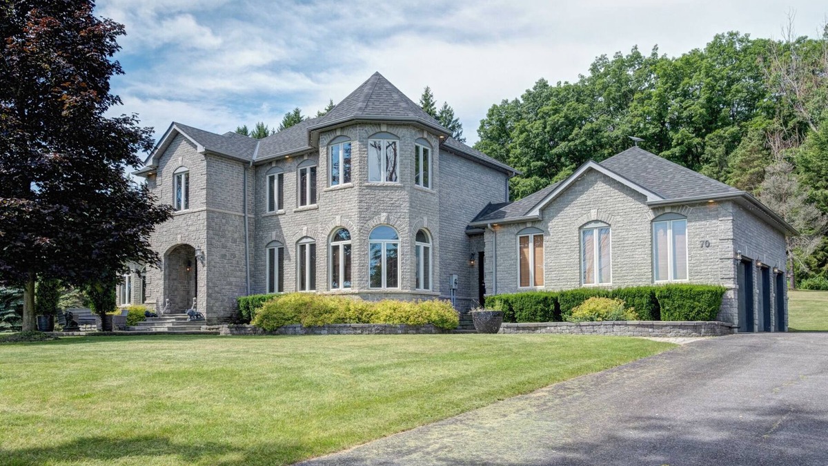 Bradford West Gwillimbury House | Luxury Mansion in Bradford