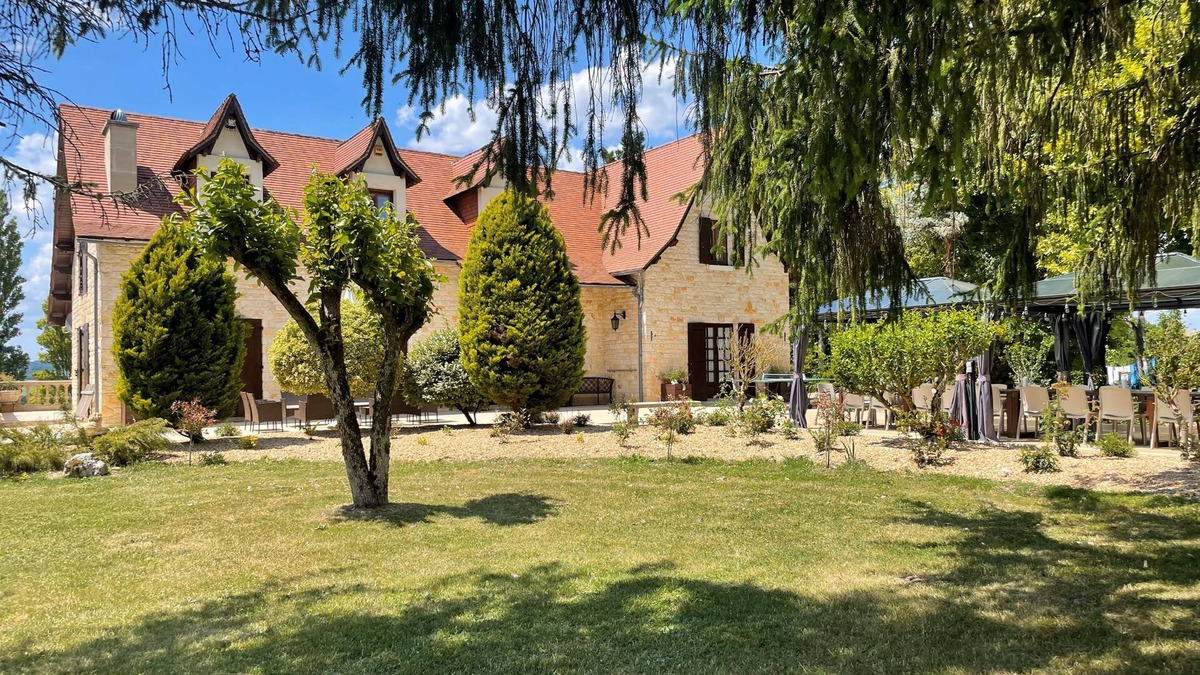 Nanteuil-de-Bourzac House | Luxury 9 bedrooms House, Sleeps 20, Swimming pool, Stunning views, games room.