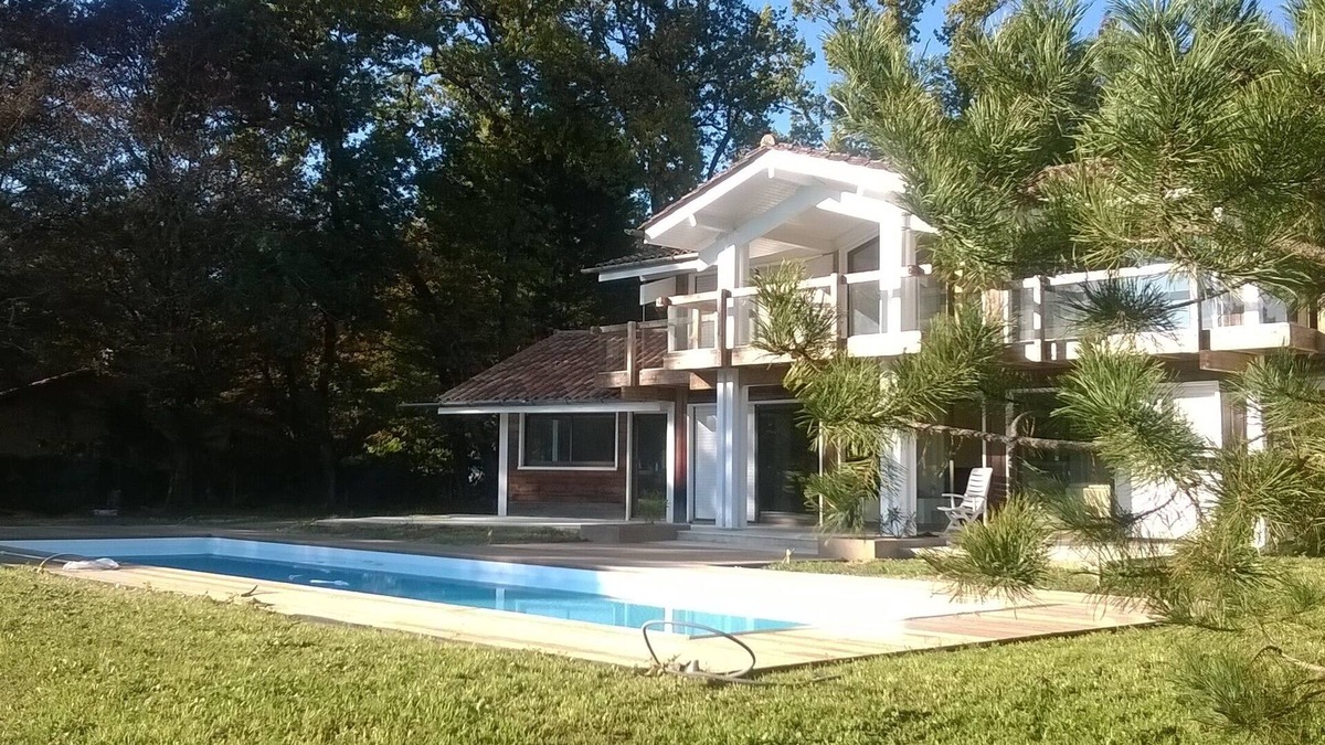 Saint-Sulpice-et-Cameyrac Villa | LUXURY VILLA WITH PRIVATE POOL IN A RESIDENTIAL PARK FACING THE GOLF