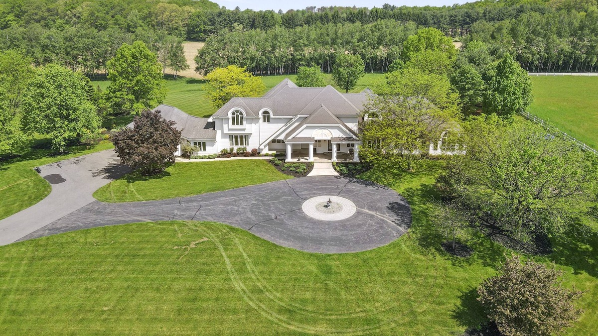 Kresgeville Other | Luxurious Ã La Mode Valley Farm House(1735)