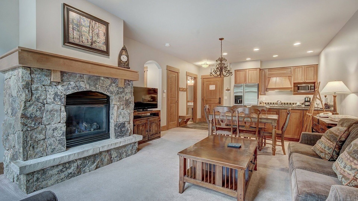 River Run Condo | Luxurious 1 BR in River Run Village with Ski in ski out, Kids Ski Free, No cleaning fees by RedAwning