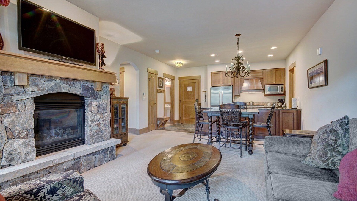 River Run Condo | Luxurious 1 BR in River Run Village with Ski in ski out by RedAwning