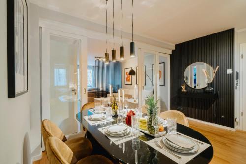 West Berlin Centre Apartment | Luxurious 105m2 Penthouse in Prime Location 4 Bedroms & Balcony