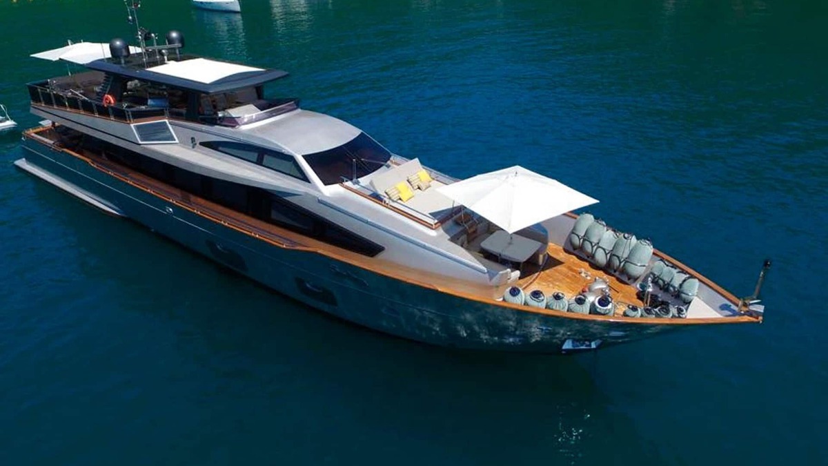 Parque das Palmeiras Boat Rental | Luxurious 112ft yacht in Angra dos Reis - Boa003